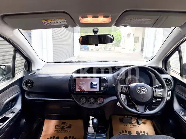 Toyota Vitz 2018 photo 4