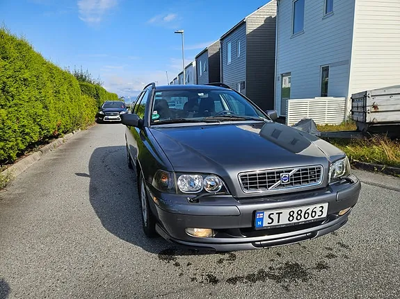 Volvo V40 2004 photo 2