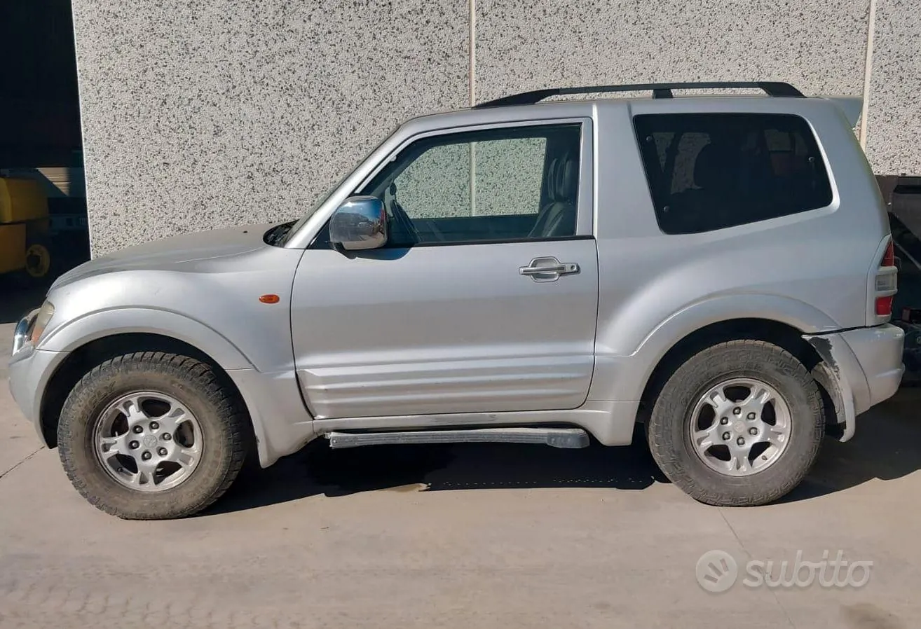 Mitsubishi Pajero 2000 photo 3