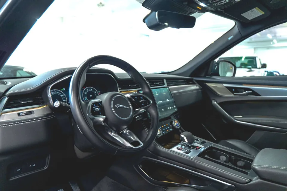 Jaguar F-Pace 2024 photo 2