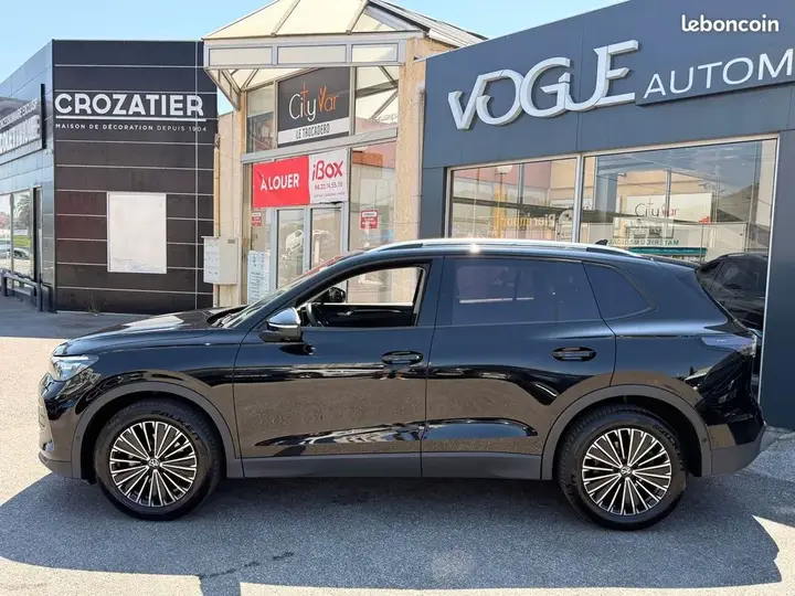 Volkswagen Tiguan 2025 photo 2
