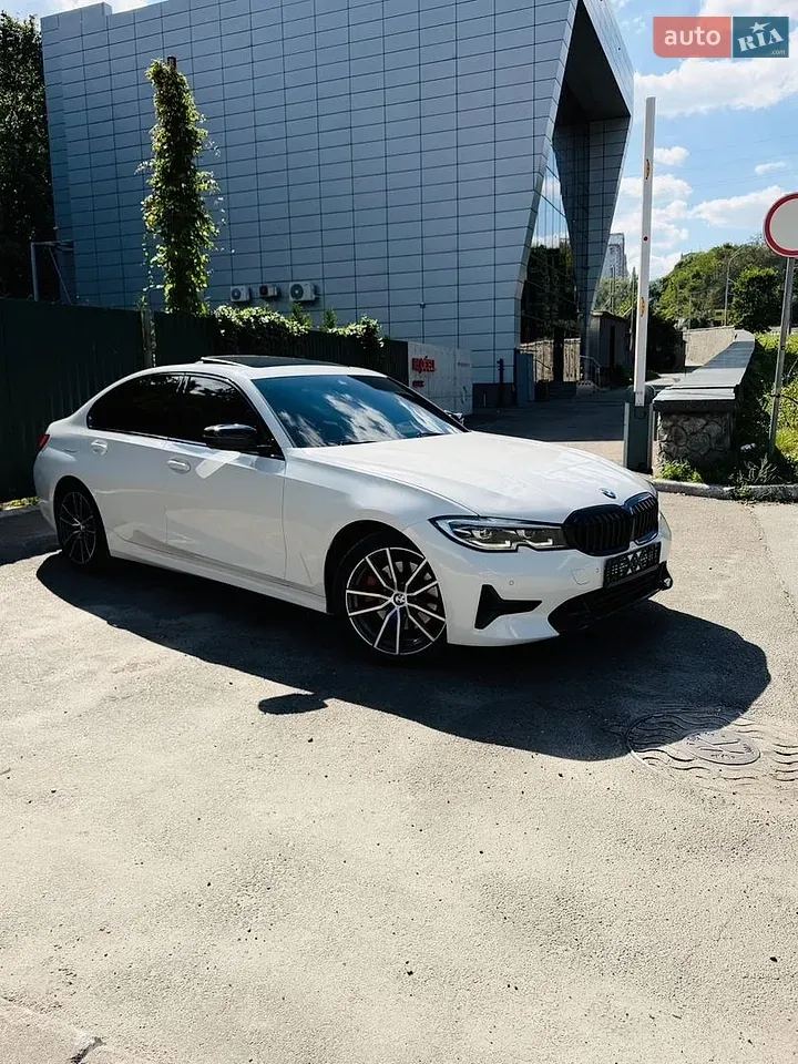 BMW 3 Series 2019 photo 3