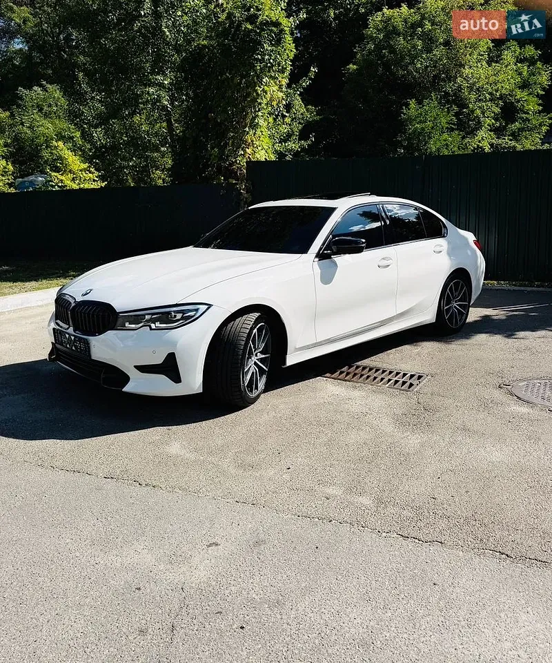 BMW 3 Series 2019 photo 2