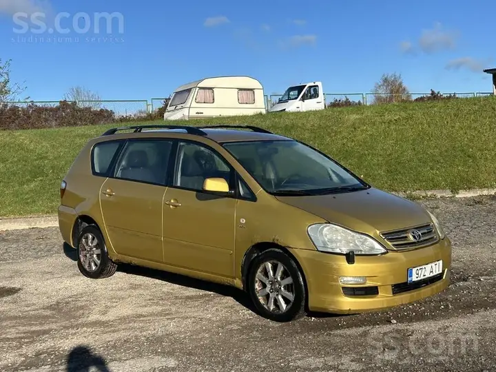Toyota Avensis Verso 2005 photo 2
