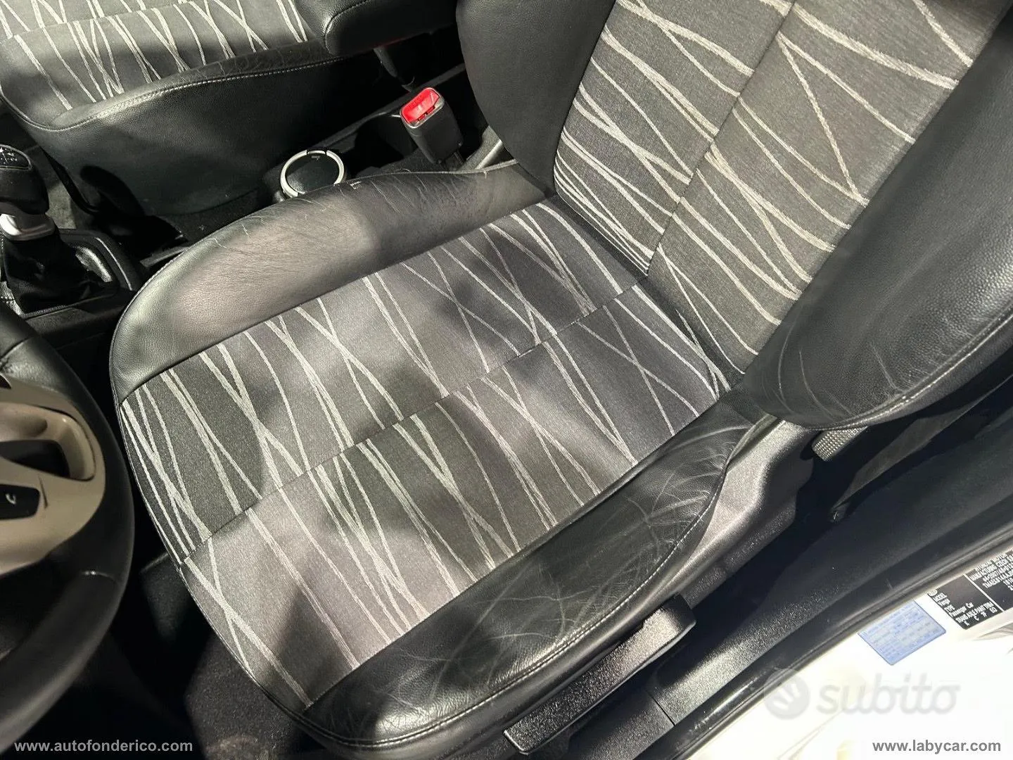 Kia Venga 2010 photo 5