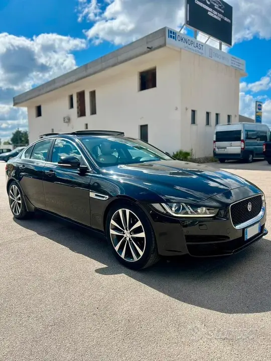 Jaguar Xe 2015 photo 2