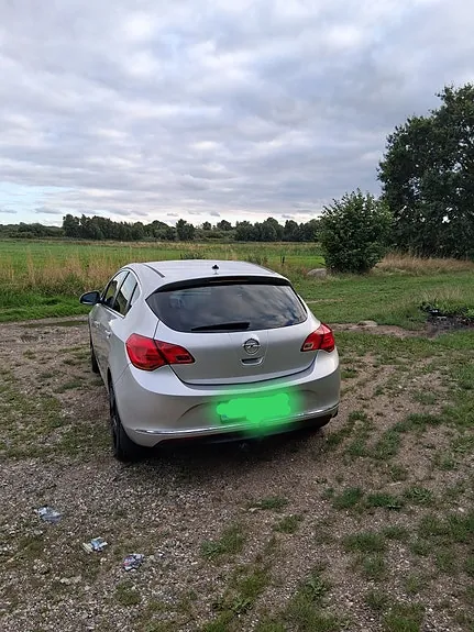 Opel Astra 2015 photo 2