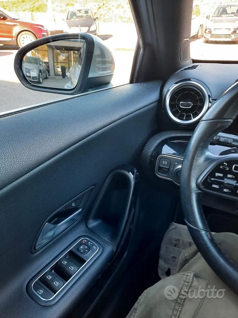 Mercedes-Benz A180 2019 photo 2