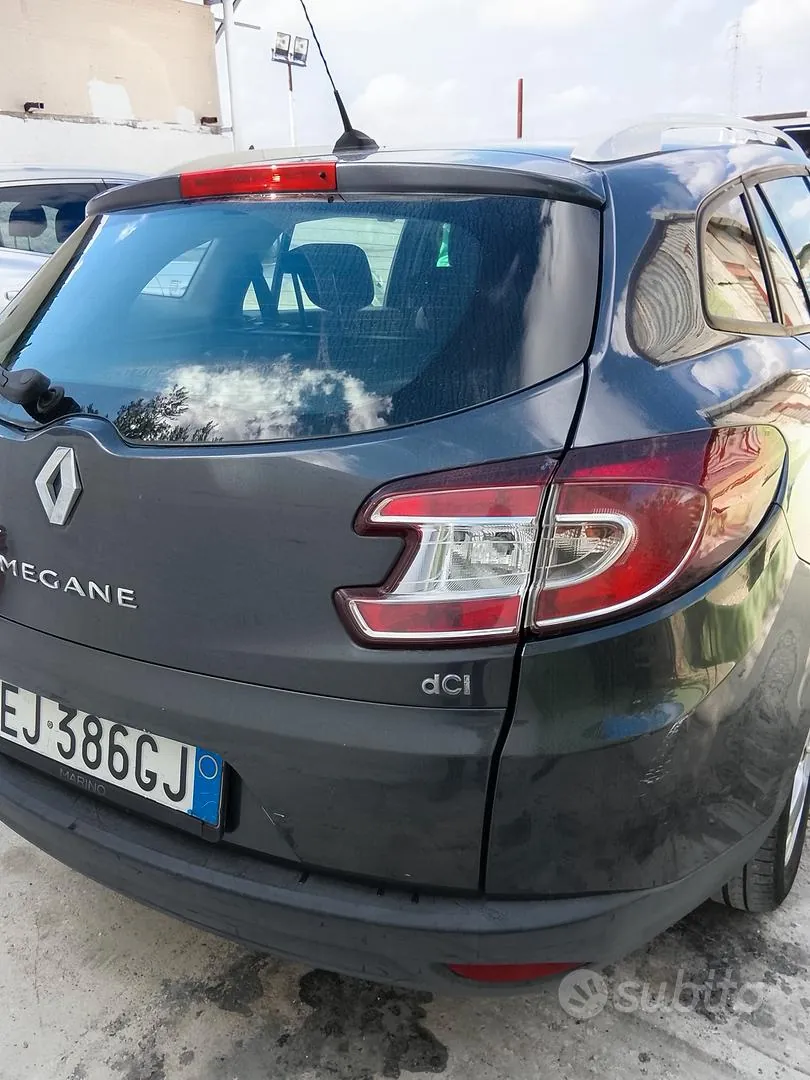 Renault Megane 2011 photo 2