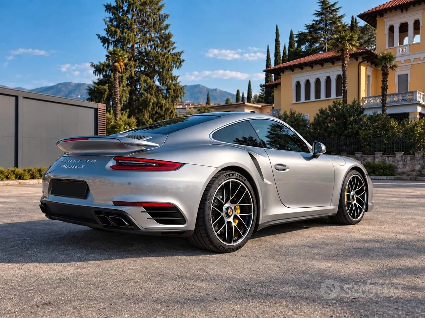Porsche 911 Turbo S 2017 photo 4