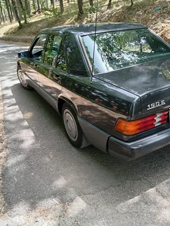 Mercedes-Benz 190E 1990 photo 3