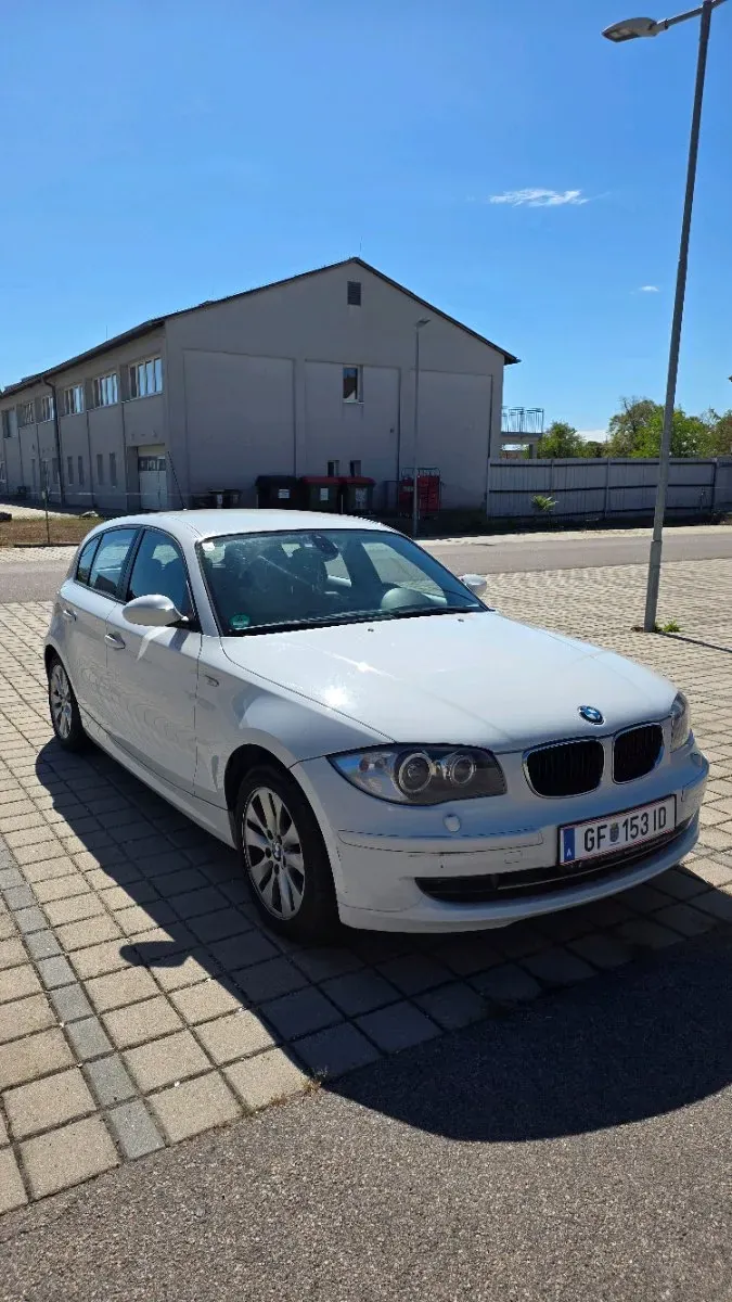 BMW 1 Series 2009 photo 2