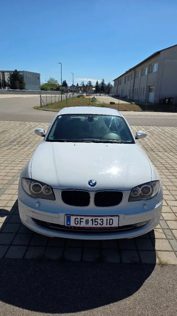 BMW 1 Series 2009 photo 3