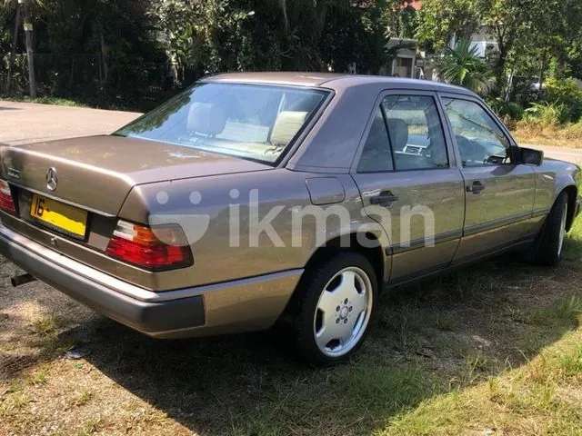 Mercedes-Benz E200 1989 photo 2