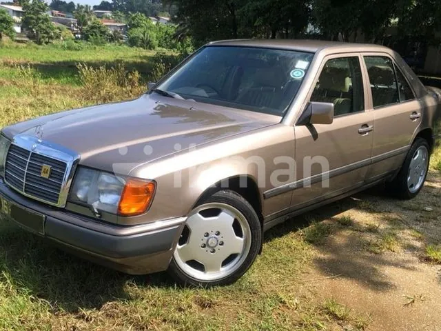 Mercedes-Benz E200