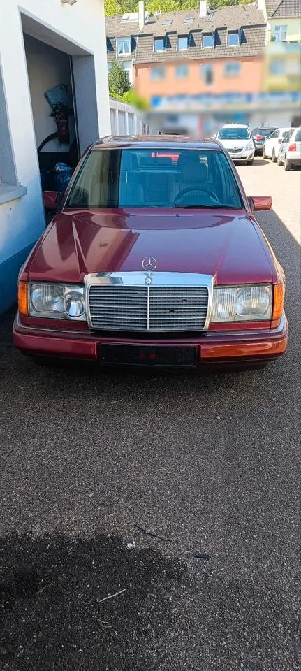 Mercedes-Benz 230 E