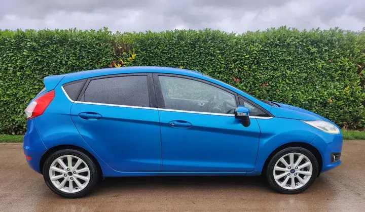 Ford Fiesta 2016 photo 2