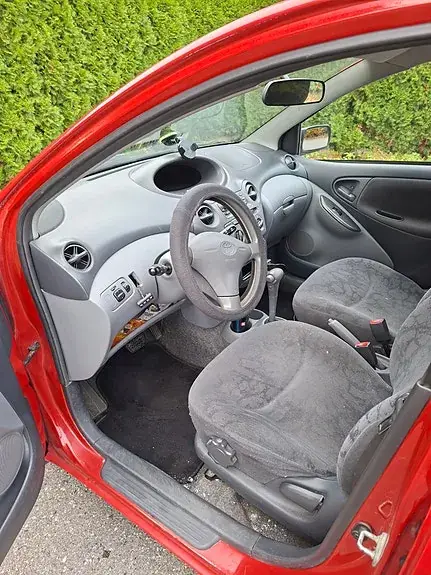 Toyota Yaris 2002 photo 2