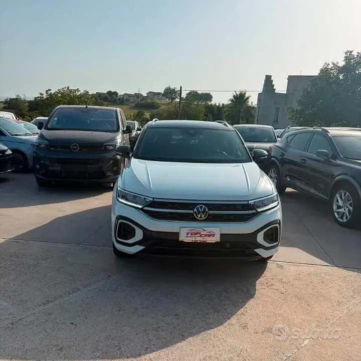 Volkswagen T-Roc 2024 photo 2