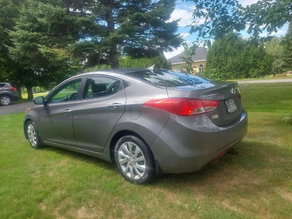 Hyundai Elantra 2013 photo 2