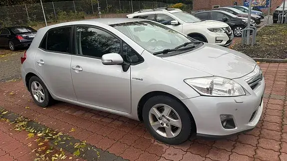 Toyota Auris 2010 photo 3