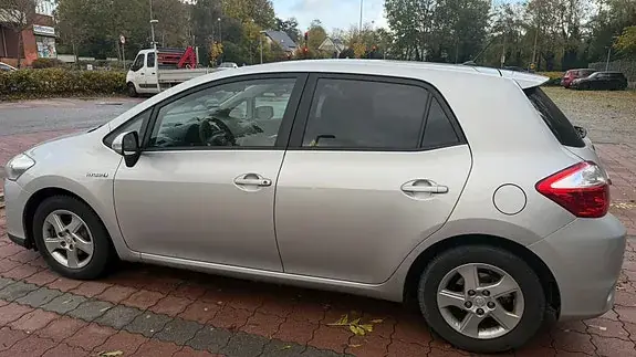 Toyota Auris 2010 photo 2