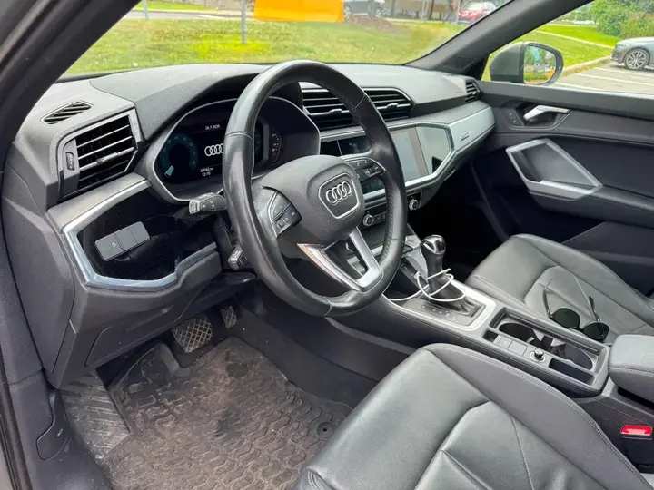 Audi Q3 2022 photo 2