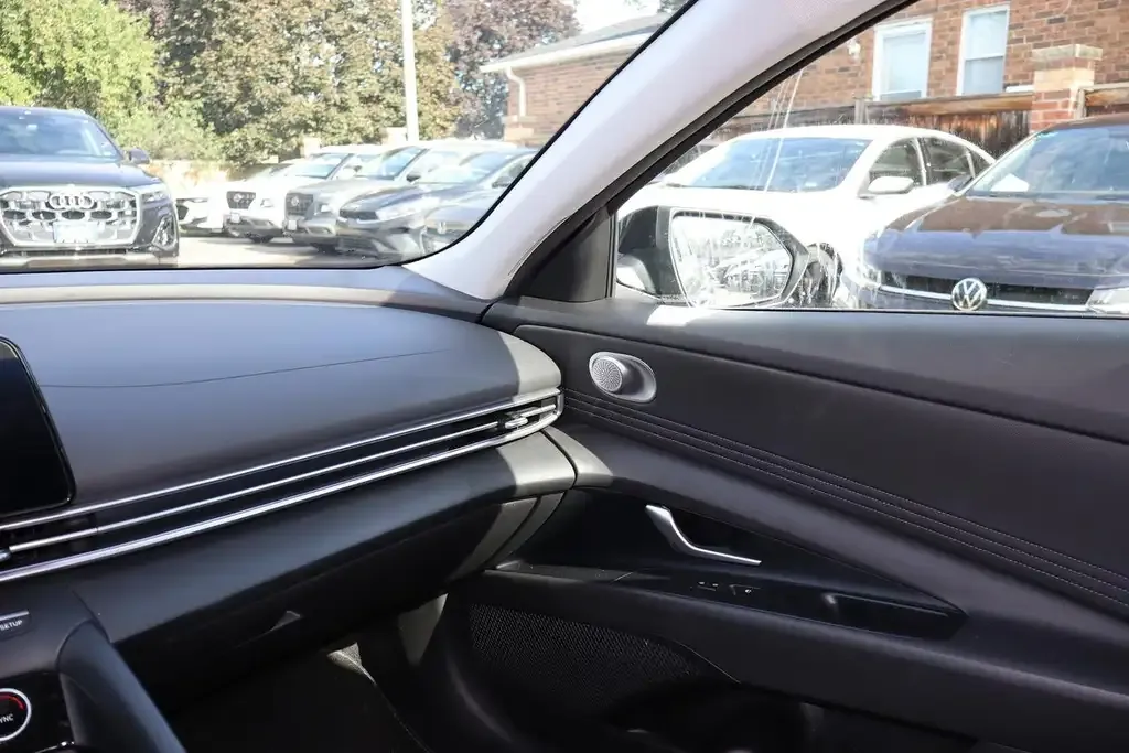 Hyundai Elantra 2025 photo 4