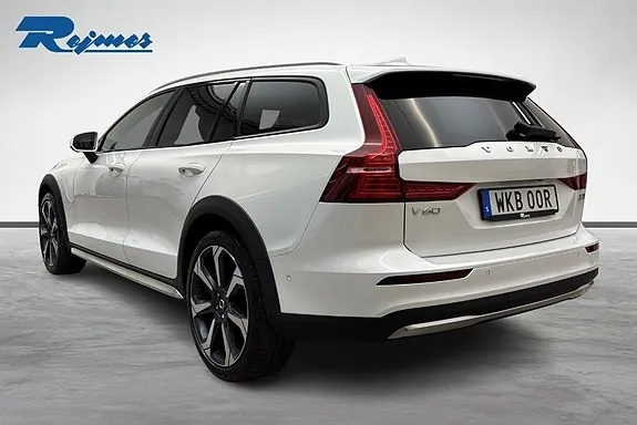 Volvo V60 Cross Country 2024 photo 3
