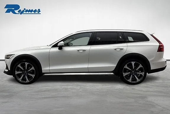 Volvo V60 Cross Country 2024 photo 2