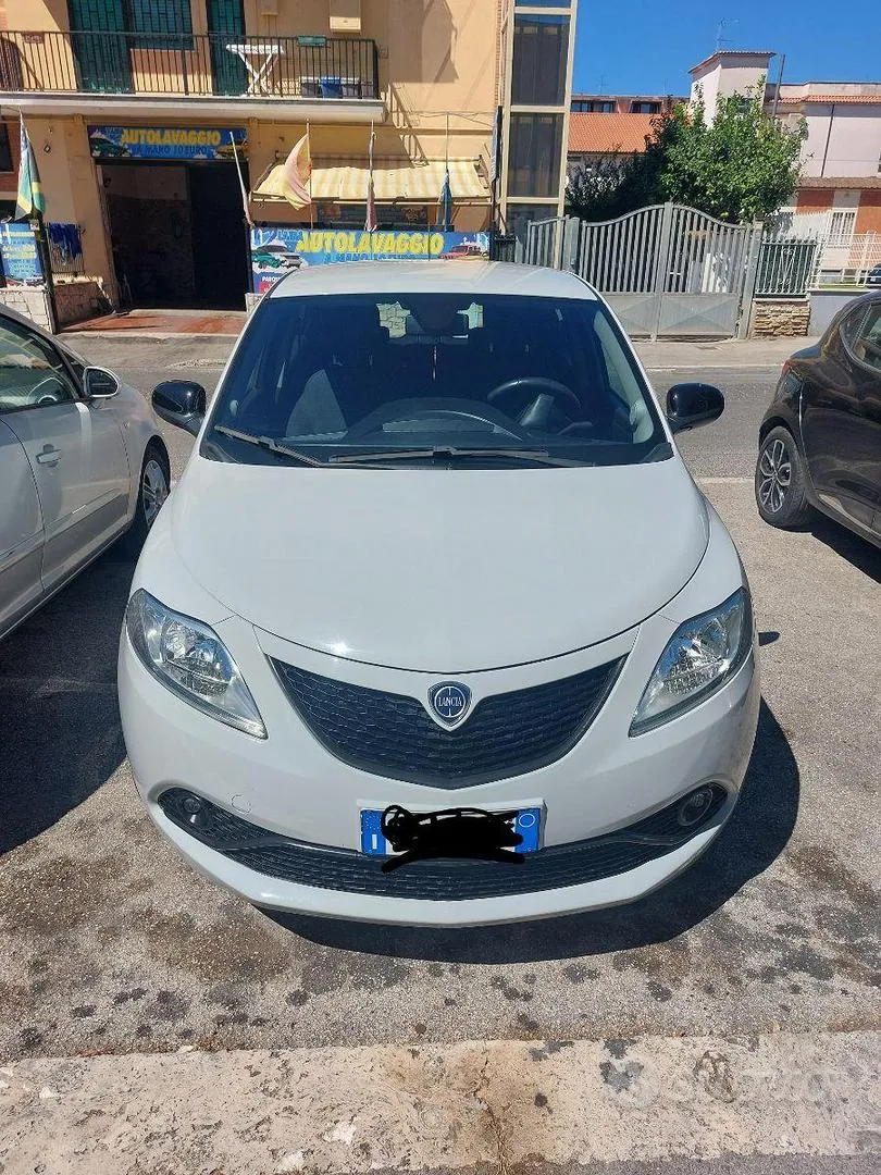 Lancia Ypsilon