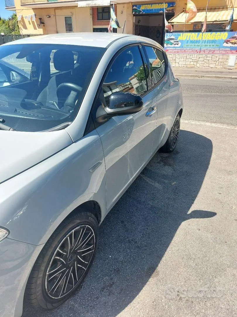 Lancia Ypsilon 2021 photo 2