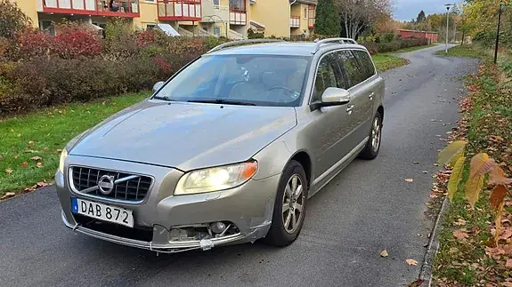 Volvo V70 2011 photo 2