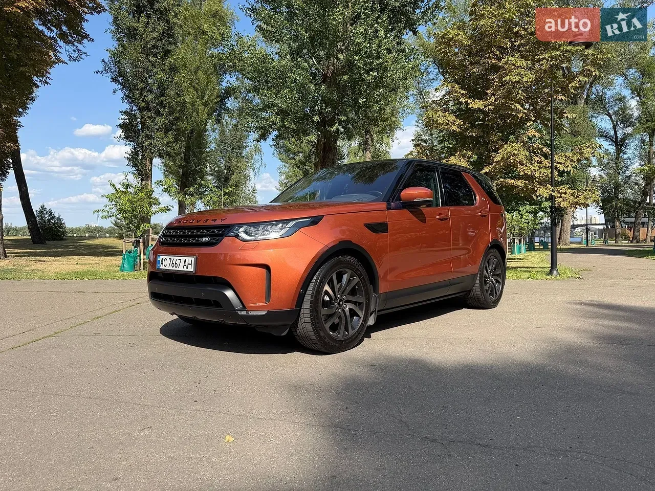 Land Rover Discovery 2019 photo 2