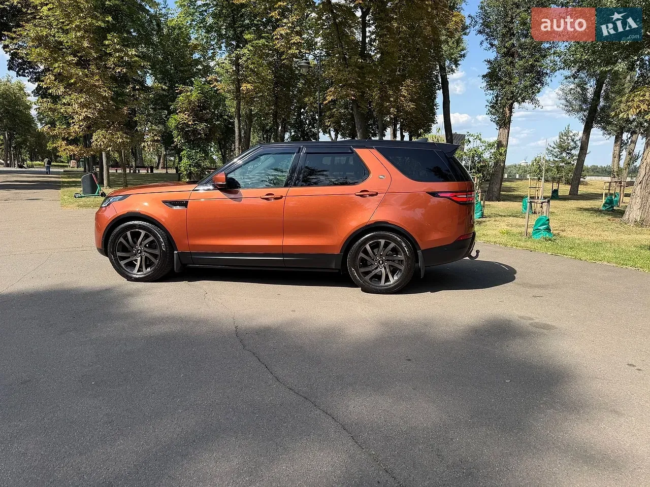 Land Rover Discovery 2019 photo 4