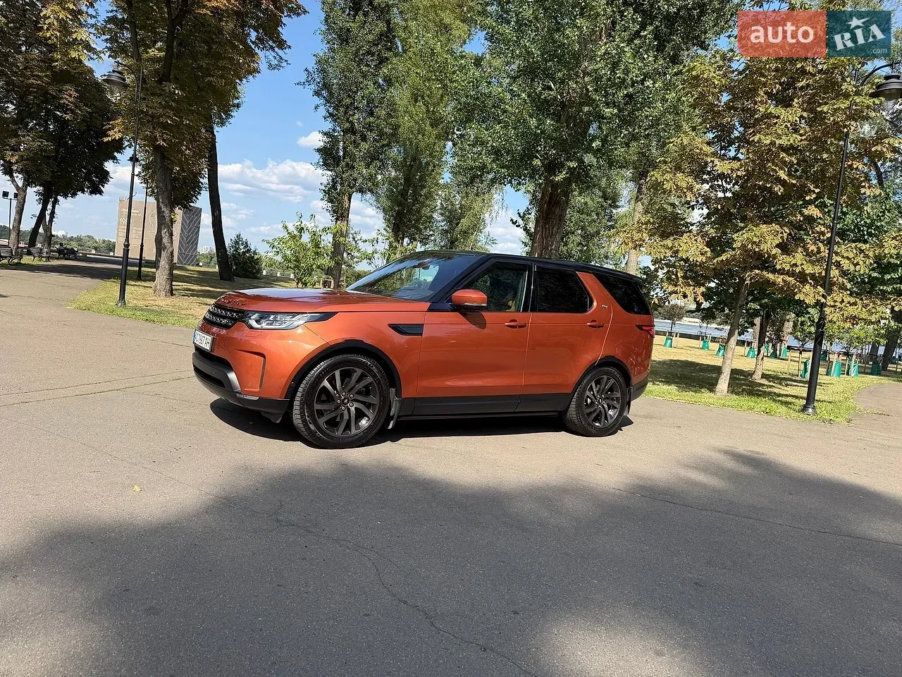 Land Rover Discovery 2019 photo 3