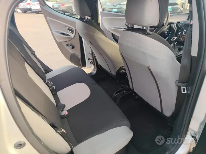 Lancia Ypsilon 2013 photo 5