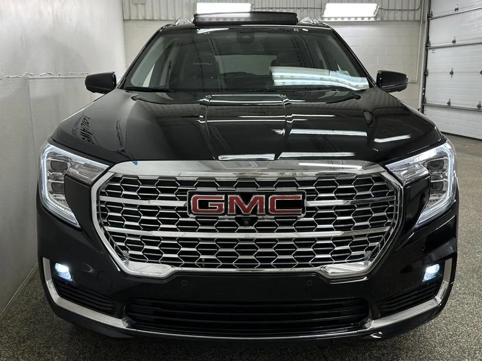 GMC Terrain 2024 photo 2