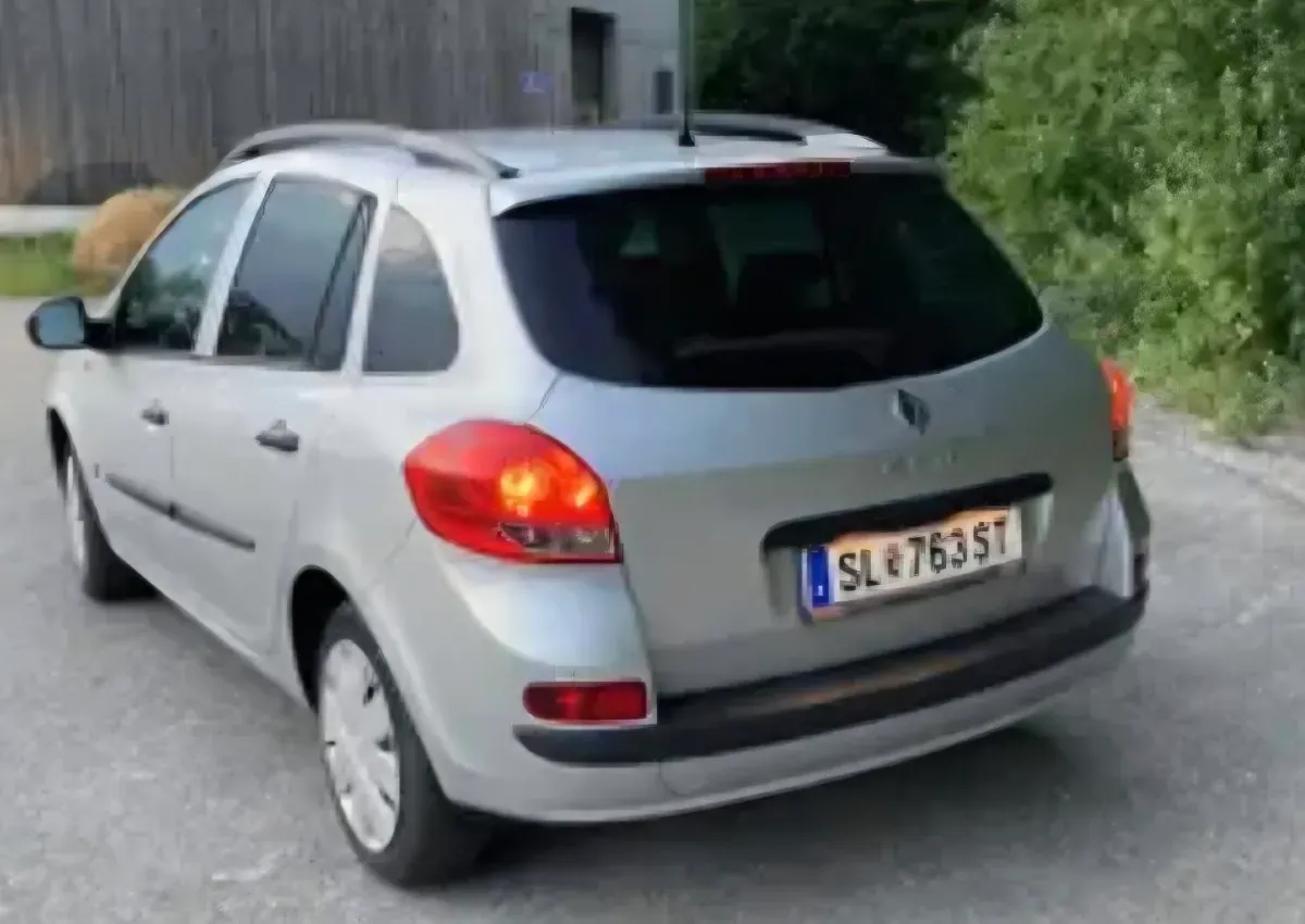 Renault Clio 2011 photo 2