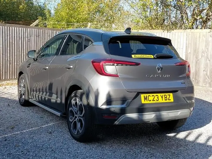 Renault Captur 2023 photo 2