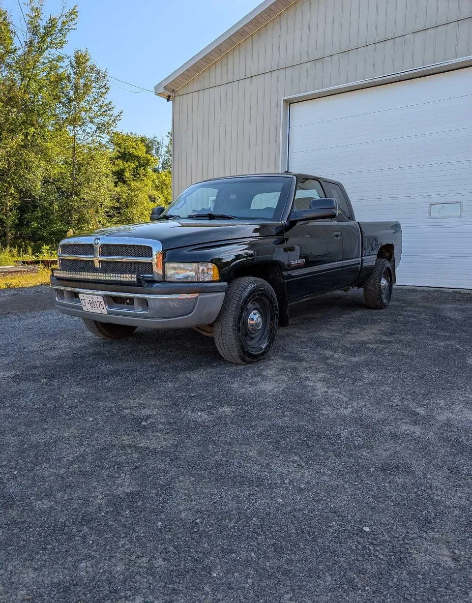 Dodge Ram 2001 photo 2