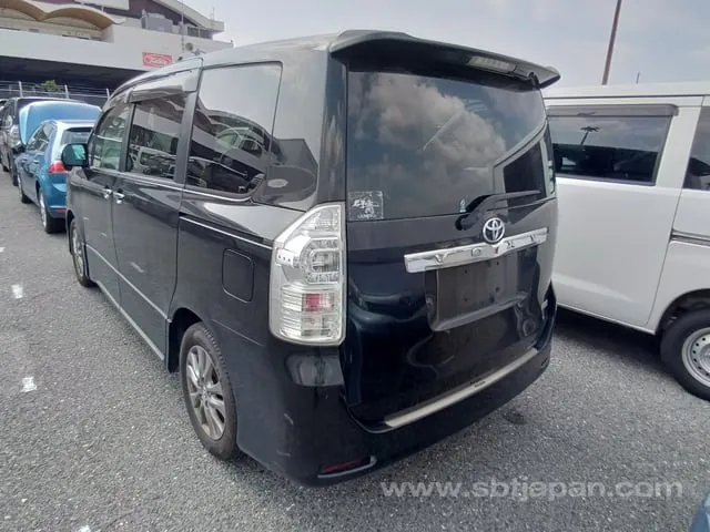 Toyota Voxy Zs 2013 photo 3