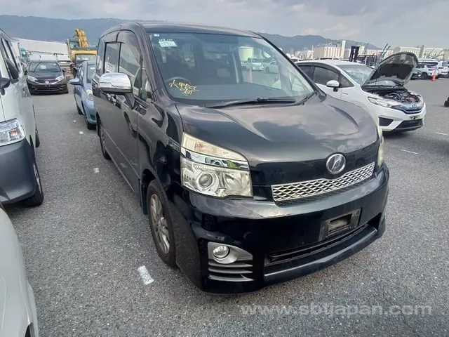 Toyota Voxy Zs