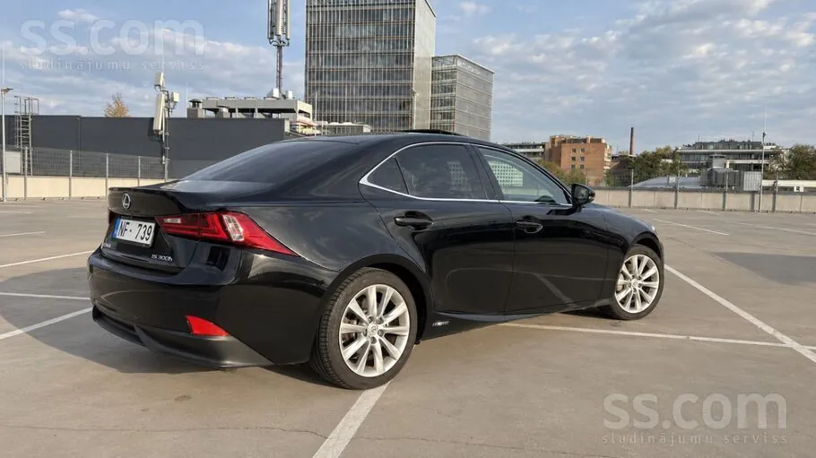 Lexus Is 2014 photo 2