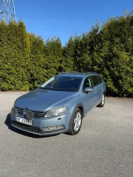 Volkswagen Passat 2013 photo 2