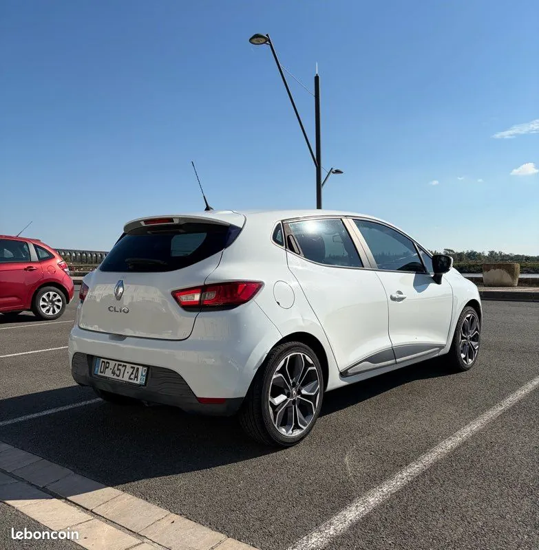 Renault Clio 2015 photo 2