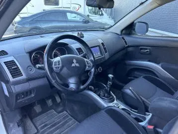 Mitsubishi Outlander 2011 photo 3