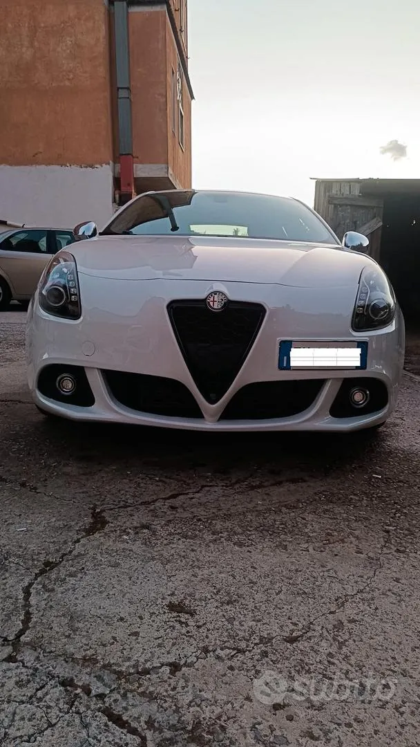 Alfa Romeo Giulietta 2011 photo 2