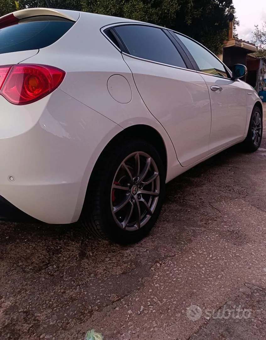 Alfa Romeo Giulietta 2011 photo 4