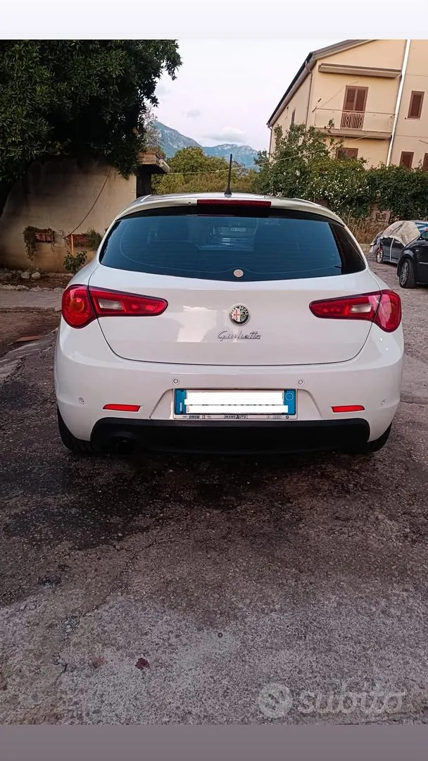 Alfa Romeo Giulietta 2011 photo 3
